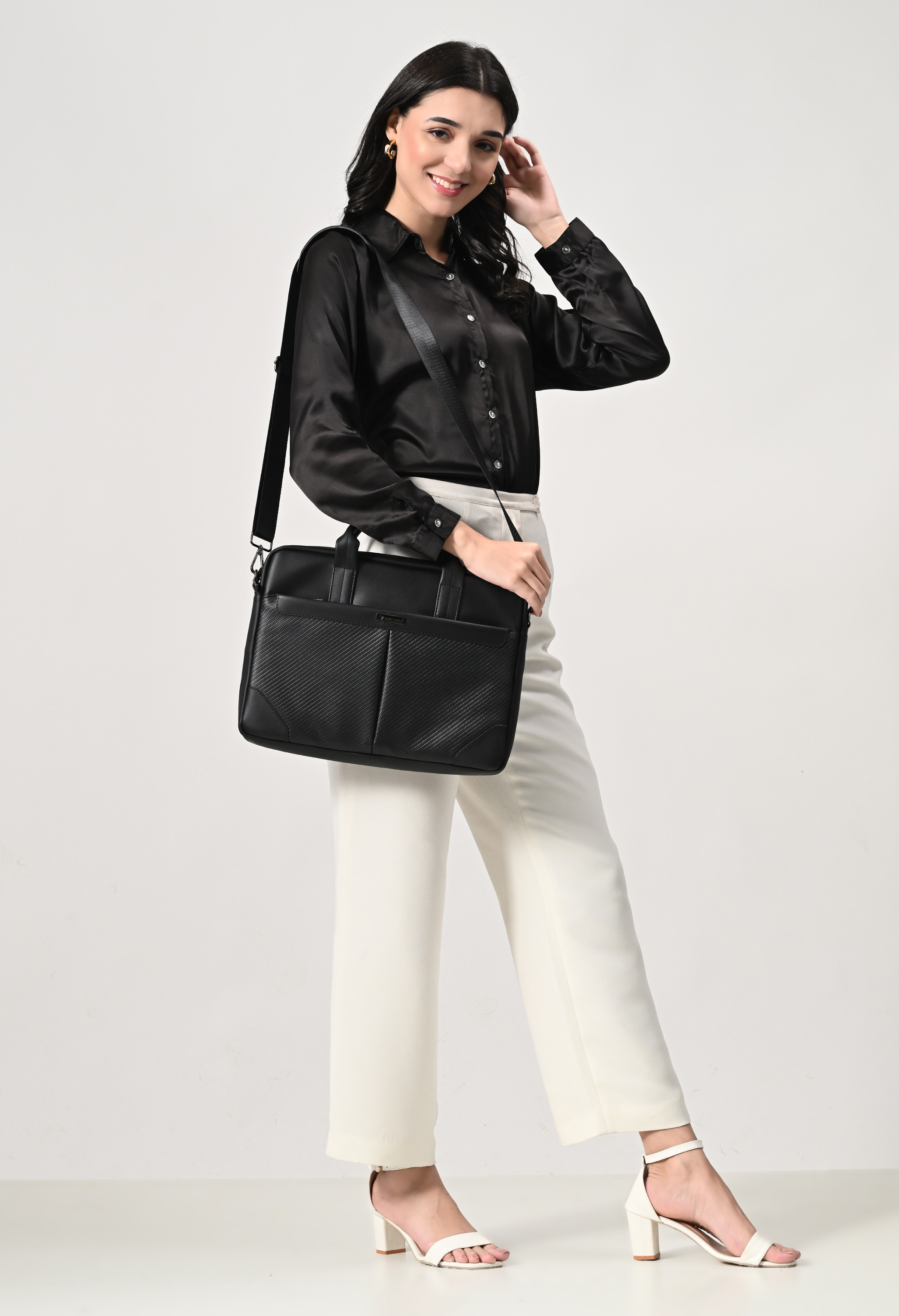 Vaku Luxos ® MCQUINN Carbon 14 inch Laptop Bag Premium PU Leather Laptop  Sleeve Messenger Bag For Men and Women